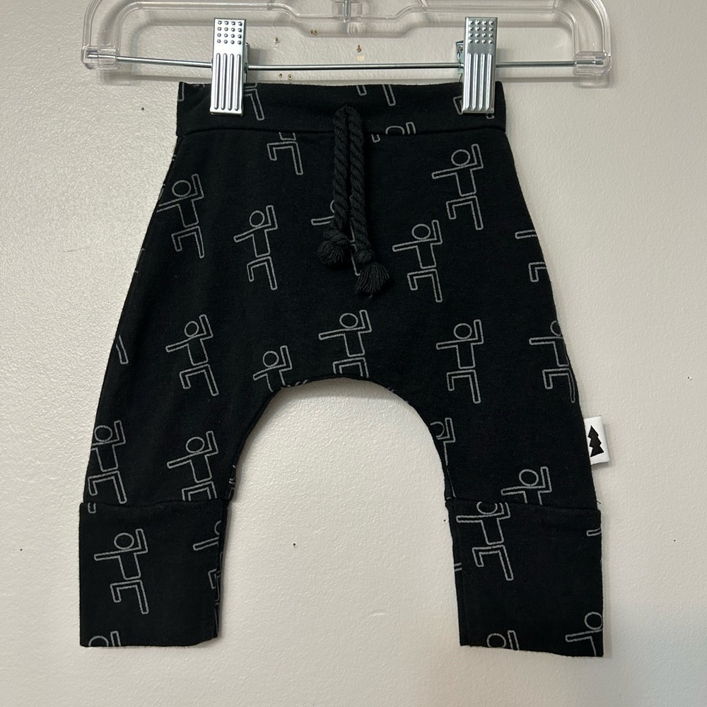 North Kinder (Canadian Brand) Black bamboo joggers. Size 0-6m